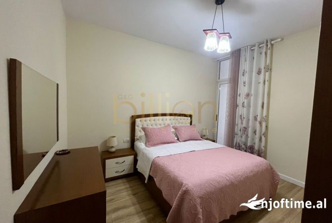 Shtepi me qera Apartament ne Tirane, 2+1, Mobilimi E mobiluar, Pagesa 700  Euro.