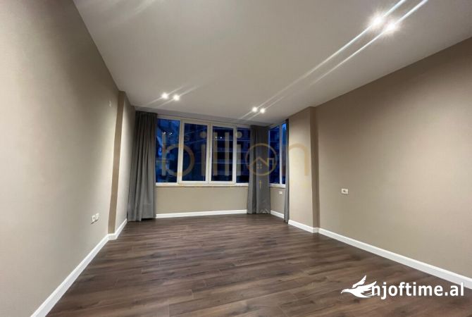 Shtepi ne shitje Apartament ne Tirane, 2+1, Mobilimi Pjeserisht e mobiluar, Pagesa 210,000  Euro.