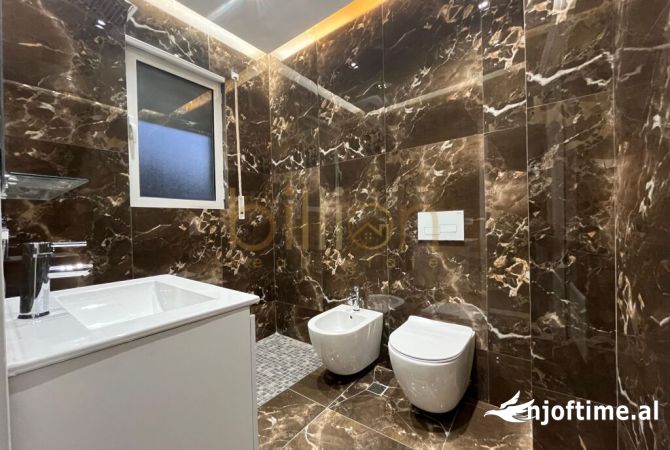 Shtepi ne shitje Apartament ne Tirane, 2+1, Mobilimi Pjeserisht e mobiluar, Pagesa 210,000  Euro.