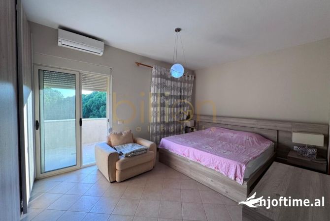 Shtepi ne shitje Apartament ne Durres, 2+1, Mobilimi E mobiluar, Pagesa 195,000  Euro.