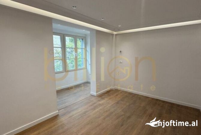 TEK SHKOLLA E BALETIT, JEPET ME QIRA, AMBIENT BIZNESI! 1300 Euro, ID: Billion3857