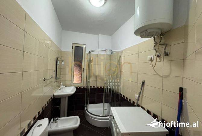 Shtepi ne shitje Apartament ne Tirane, 1+1, Mobilimi E mobiluar, Pagesa 180,000  Euro.