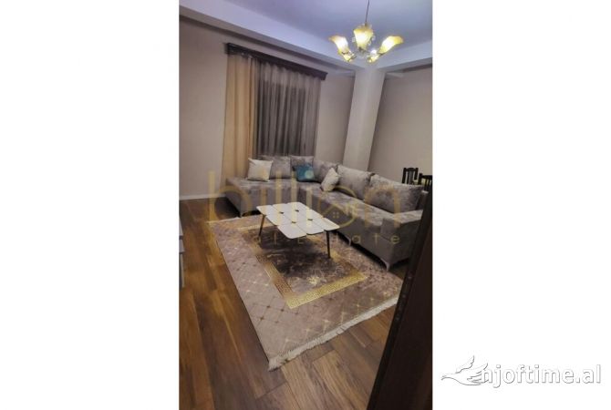 Shtepi me qera 2+1 ne Tirane - 800 Euro