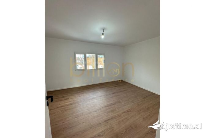 Shtepi ne shitje Apartament ne Tirane, 1+1, Mobilimi Bosh, pa mobiluar, Pagesa 75,000  Euro.