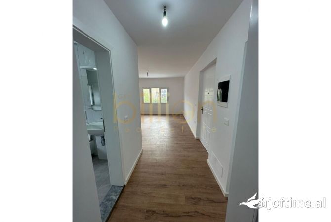 Shtepi ne shitje Apartament ne Tirane, 1+1, Mobilimi Bosh, pa mobiluar, Pagesa 75,000  Euro.