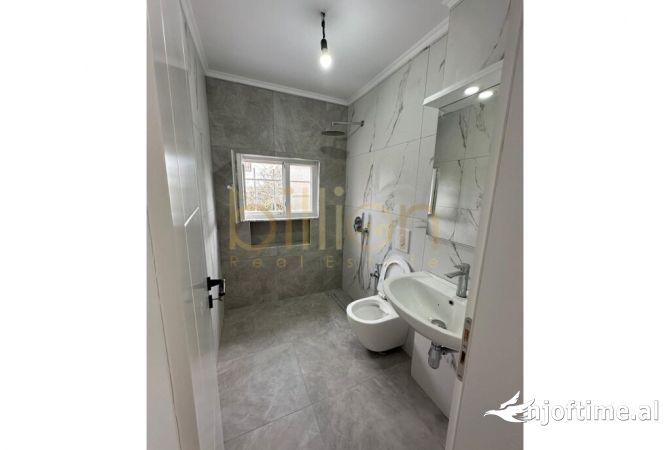 Shtepi ne shitje Apartament ne Tirane, 1+1, Mobilimi Bosh, pa mobiluar, Pagesa 75,000  Euro.