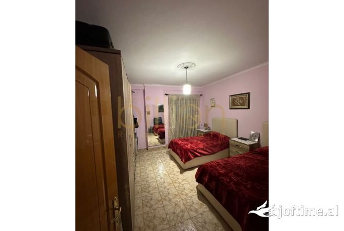 Shtepi ne shitje Apartament ne Tirane, 2+1, Mobilimi E mobiluar, Pagesa 143,000  Euro.