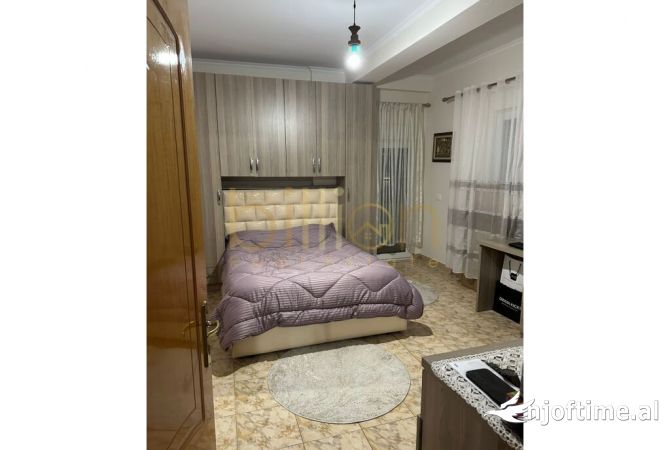 Shtepi ne shitje Apartament ne Tirane, 2+1, Mobilimi E mobiluar, Pagesa 143,000  Euro.