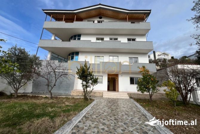Casa in vendita 7+1 a Tirana - 410,000 Euro