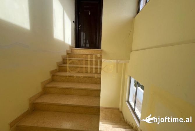 Shtepi ne shitje Vila Luksoze ne Tirane, 7+1, Mobilimi Bosh, pa mobiluar, Pagesa 410,000  Euro.