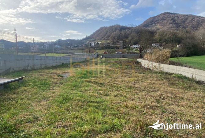 Truall ose Toke  ne Tirane - 120,000 Euro