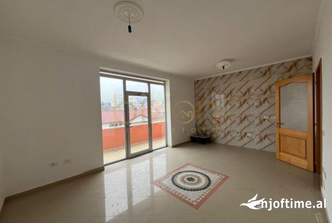 Shtepi ne shitje 7+1 ne Tirane - 370,000 Euro