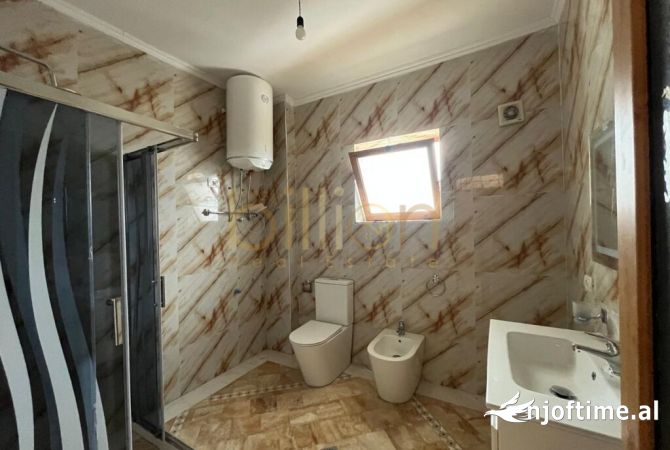 Shtepi ne shitje 7+1 ne Tirane - 370,000 Euro