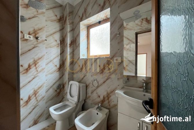 Shtepi ne shitje 7+1 ne Tirane - 370,000 Euro