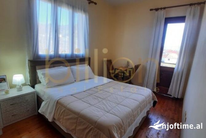 Shtepi me qera 4+1 ne Tirane - 1,400 Euro