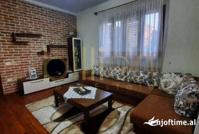 Shtepi me qera 4+1 ne Tirane - 1,400 Euro