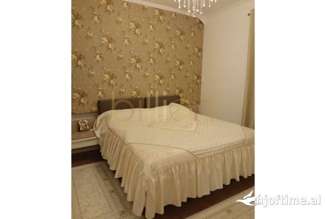 Shtepi ne shitje Apartament ne Tirane, 3+1, Mobilimi E mobiluar, Pagesa 700,000  Euro.