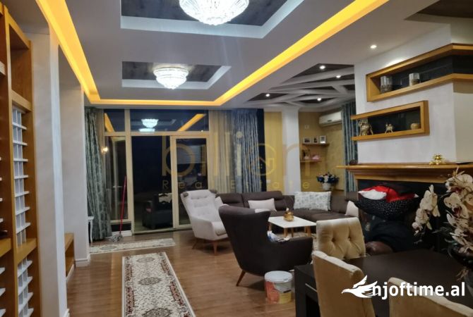 Shtepi ne shitje Apartament ne Tirane, 3+1, Mobilimi E mobiluar, Pagesa 700,000  Euro.