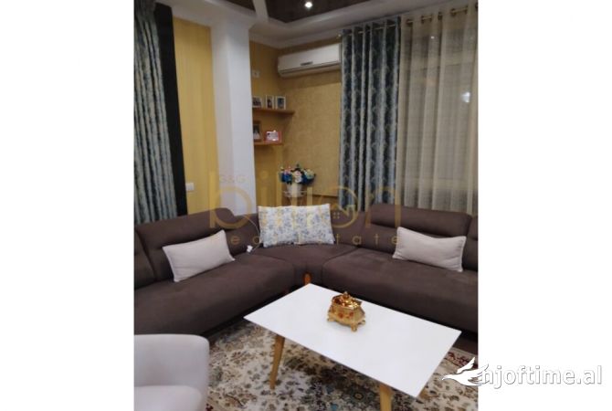 Shtepi ne shitje Apartament ne Tirane, 3+1, Mobilimi E mobiluar, Pagesa 700,000  Euro.