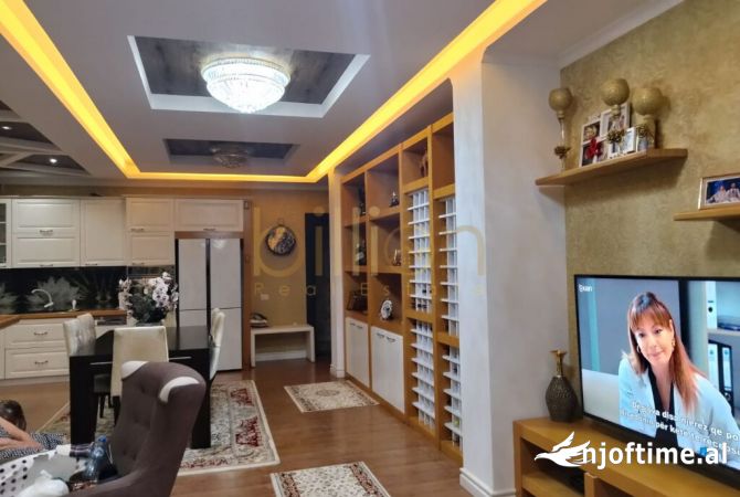 Shtepi ne shitje Apartament ne Tirane, 3+1, Mobilimi E mobiluar, Pagesa 700,000  Euro.