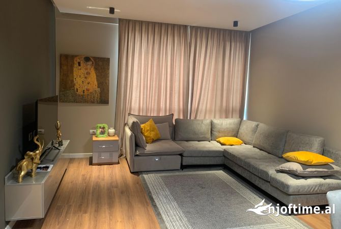 Shtepi me qera 2+1 ne Tirane - 900 Euro