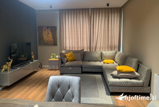 Shtepi me qera 2+1 ne Tirane - 900 Euro