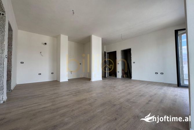 Shtepi ne shitje Apartament ne Tirane, 2+1, Mobilimi Bosh, pa mobiluar, Pagesa 150,000  Euro.