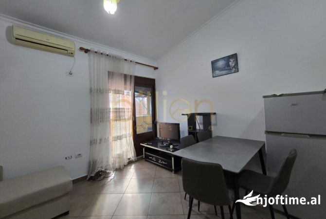 Shtepi me qera Apartament ne Tirane, 1+1, Mobilimi E mobiluar, Pagesa 500  Euro.