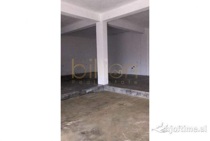 Ambient biznesi me qera 4+1 ne Tirane - 500 Euro
