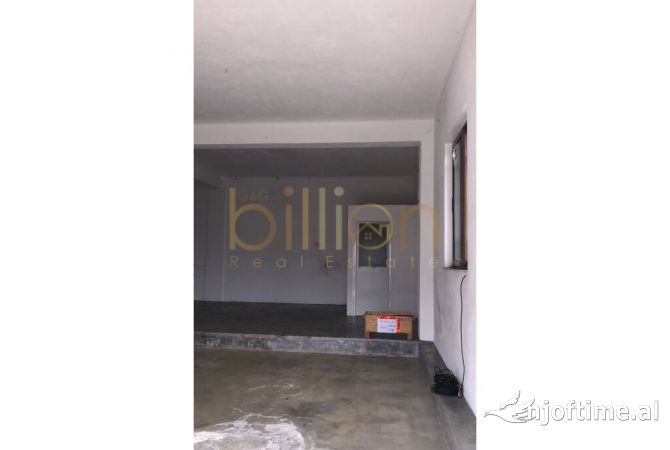Ambient biznesi me qera 4+1 ne Tirane - 500 Euro