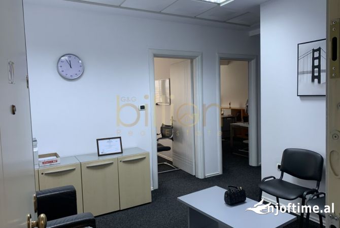 Ambient biznesi me qera 3+1 ne Tirane - 2,500 Euro