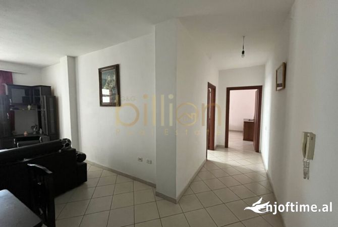 Shtepi ne shitje Apartament ne Tirane, 2+1, Mobilimi E mobiluar, Pagesa 120,000  Euro.
