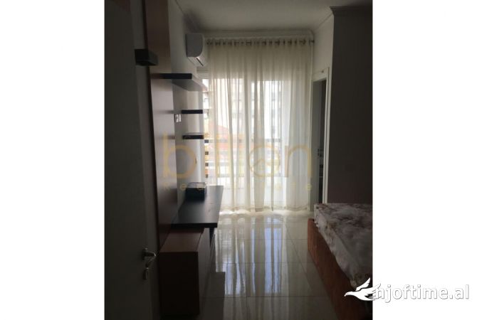 Shtepi ne shitje Apartament ne Tirane, 2+1, Mobilimi E mobiluar, Pagesa 250,000  Euro.