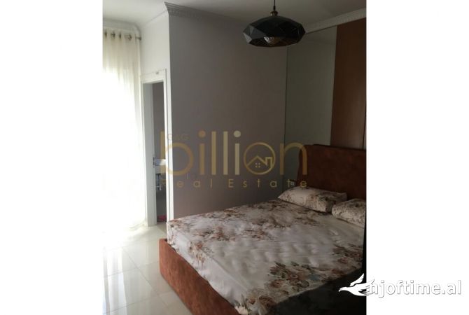 Shtepi ne shitje Apartament ne Tirane, 2+1, Mobilimi E mobiluar, Pagesa 250,000  Euro.