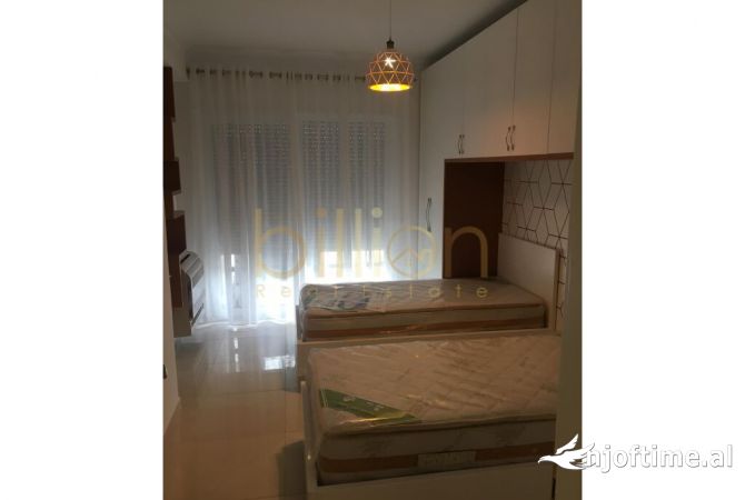 Shtepi ne shitje Apartament ne Tirane, 2+1, Mobilimi E mobiluar, Pagesa 250,000  Euro.