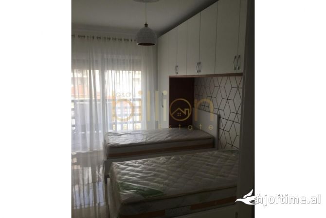 Shtepi ne shitje Apartament ne Tirane, 2+1, Mobilimi E mobiluar, Pagesa 250,000  Euro.