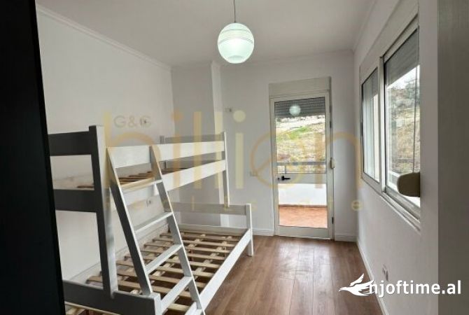 Shtepi ne shitje Apartament ne Durres, 2+1, Mobilimi E mobiluar, Pagesa 86,000  Euro.