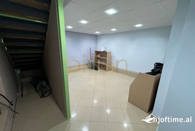 TEK RRUGA E ELBASANIT, JEPET AMBIENT BIZNESI ME QIRA! 1000 Euro, ID: Billion3981