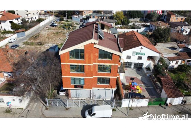 Shtepi ne shitje 7+1 ne Tirane - 990,000 Euro