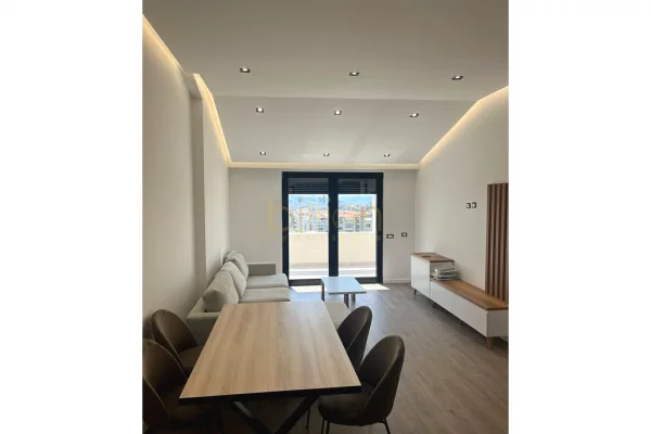Shtepi me qera 2+1 ne Tirane - 575 Euro