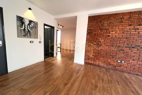 Business Property for Rent 3+1 in Tirana - 1,000 Euro