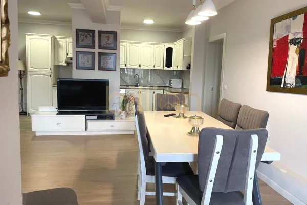 Shtepi me qera 3+1 ne Tirane - 1,000 Euro