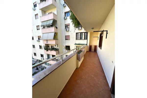 Shtepi me qera 2+1 ne Tirane - 700 Euro