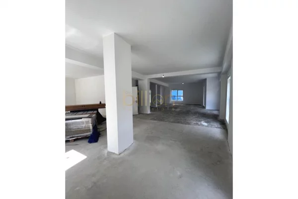 JEPET AMBJENT KOMERCIAL PER QIRA NE ZONEN E ALI DEMIT. 3000 EURO/MUAJ.​ ID: Billion4500