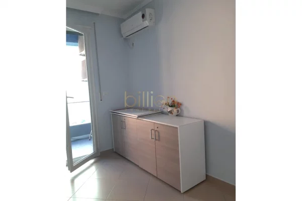 Ambiente Commerciale in Affitto 3+1 a Tirana - 800 Euro