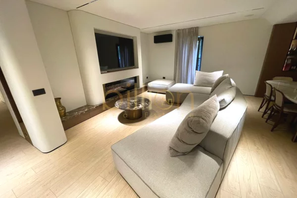 Shtepi ne shitje Apartament ne Tirane, 3+1, Mobilimi E mobiluar, Pagesa 100,000  Euro.