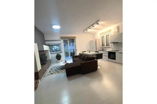 Shtepi me qera 1+1 ne Tirane - 650 Euro