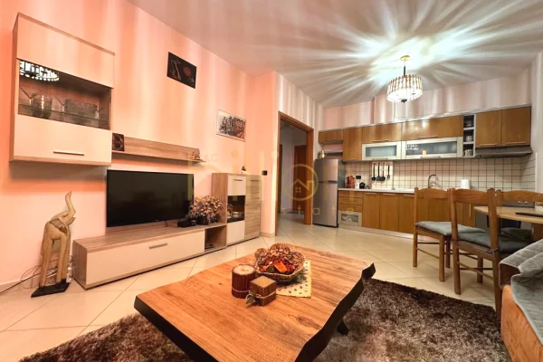 Shtepi me qera 2+1 ne Tirane - 700 Euro