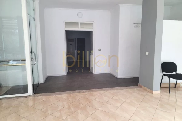 Ambiente Commerciale in Affitto 1+1 a Tirana - 1,500 Euro