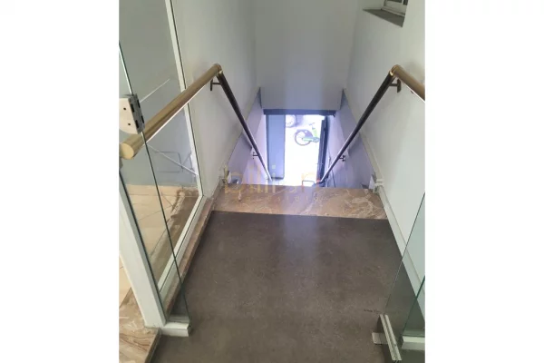 Ambiente Commerciale in Affitto 1+1 a Tirana - 1,500 Euro